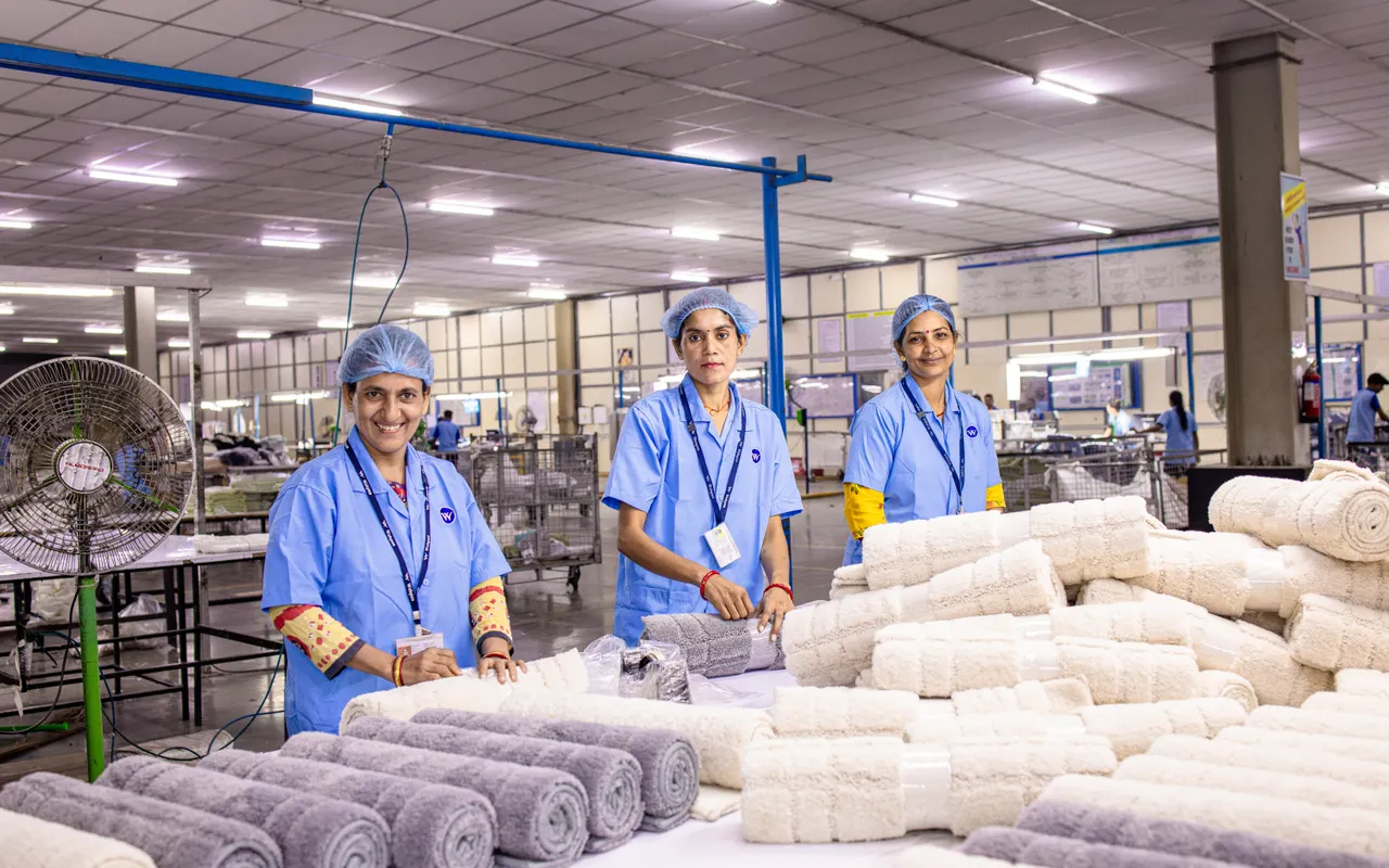 Medewerkers in een voedselproductieomgeving
