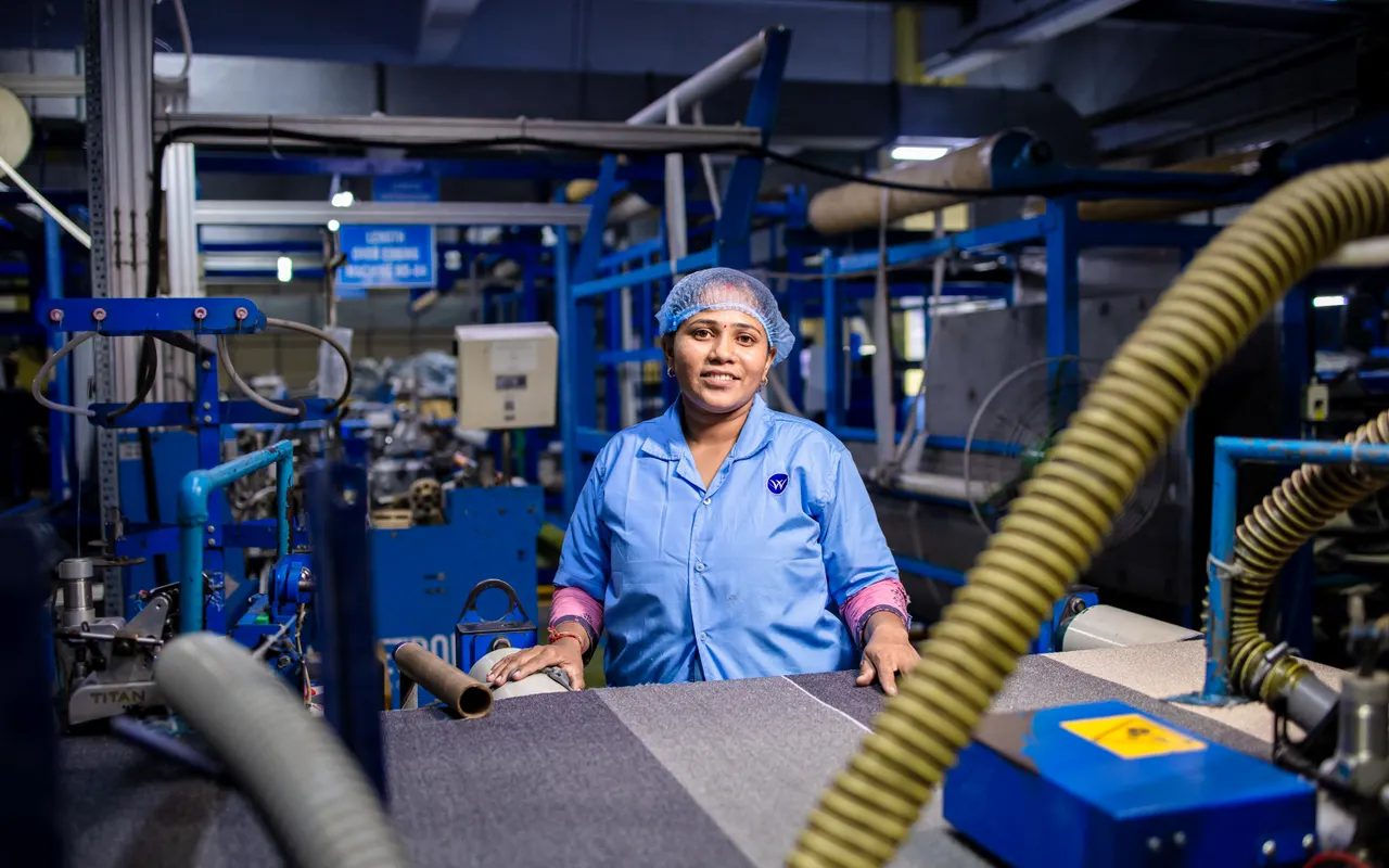 Technisch medewerker bij een industriële installatie